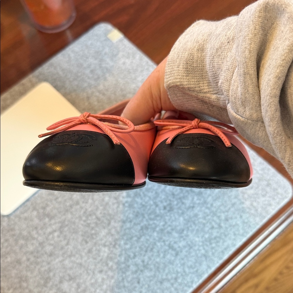 CHANEL pink and Black Women's Flats. Size 39.5 - Picture 2 of 15
